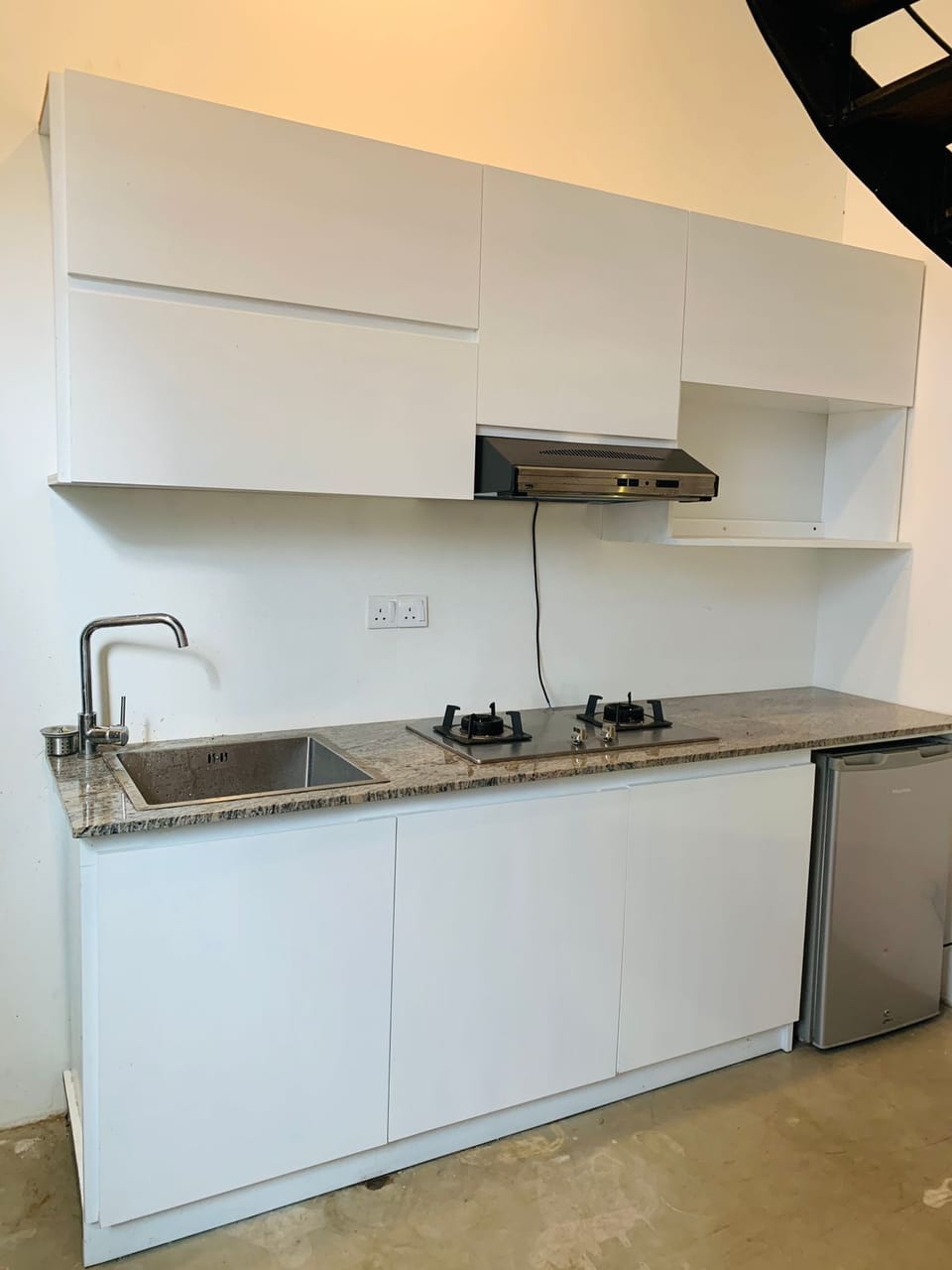 Executive Suite, 1 King Bed, Balcony, Park View | Private kitchen | Electric kettle