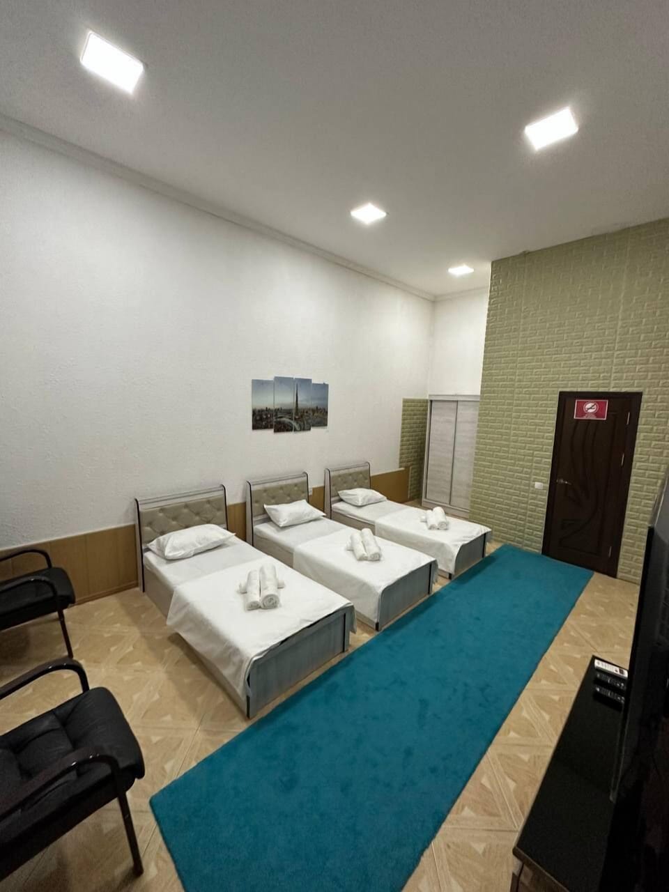 City Triple Room | Desk, laptop workspace, WiFi (free), individually decorated