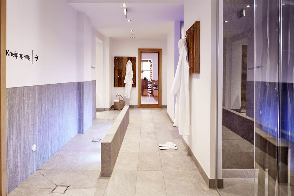 Sauna, steam room