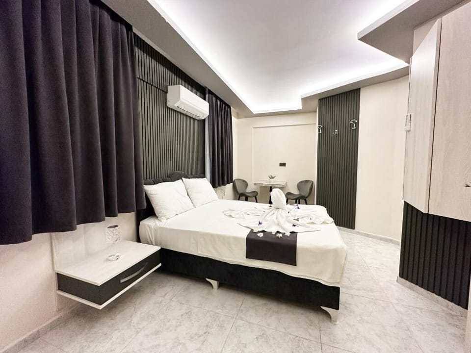 Economy Triple Room | Individually decorated, individually furnished, free WiFi