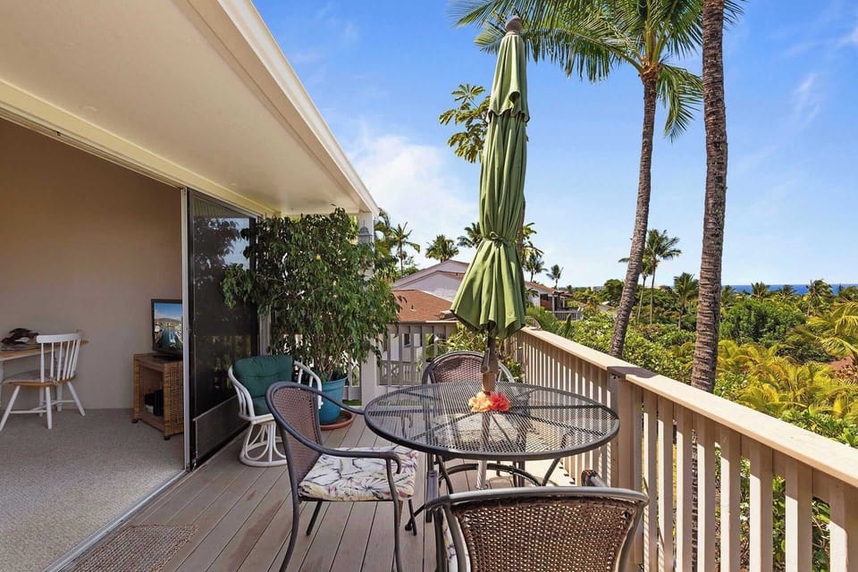 Condo, 1 King Bed with Sofa bed, Lanai, Ocean View (Koana's Ocean Hale) | Outdoor dining