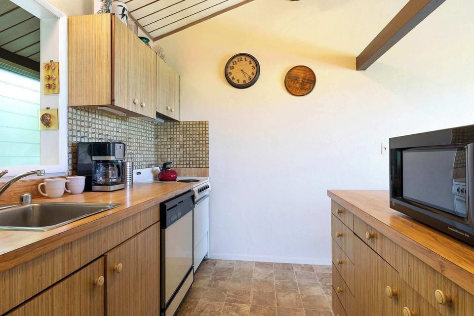 Condo, 1 King Bed with Sofa bed, Lanai, Ocean View (Koana's Ocean Hale) | Private kitchen | Fridge, microwave, oven, stovetop