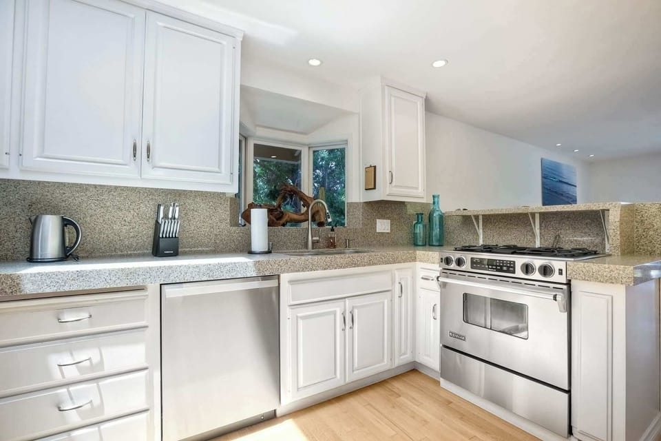 House, Multiple Beds, Patio, Garden View (Hidden Zen) | Private kitchen | Coffee/tea maker, fridge, microwave, oven