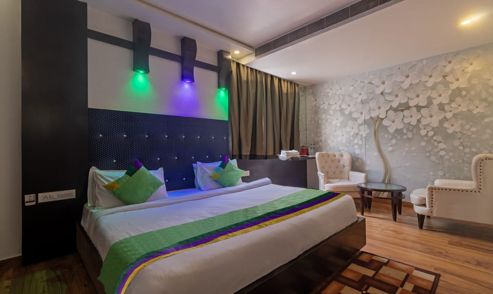 Standard Double Room | In-room safe, desk, bed sheets