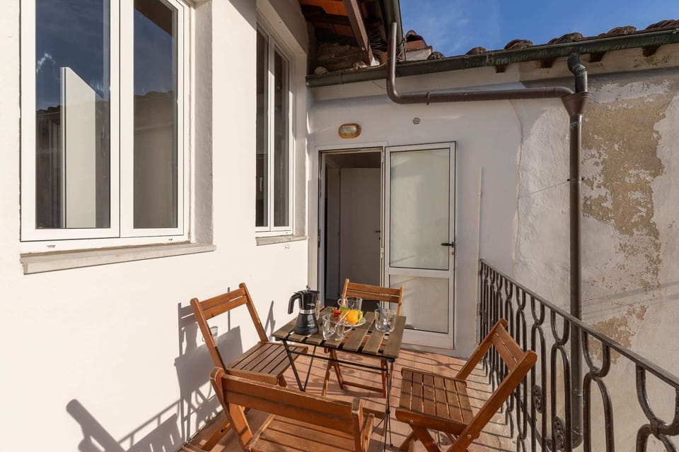 Classic Apartment, 3 Bedrooms, City View | Outdoor dining