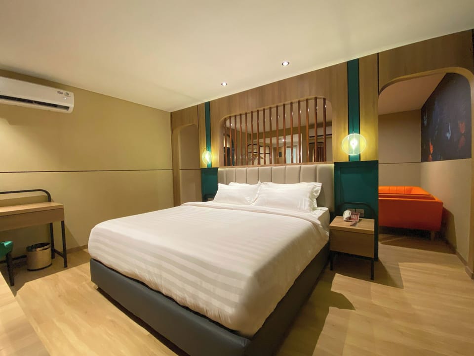 Junior Suite | Desk, soundproofing, WiFi (free), bed sheets