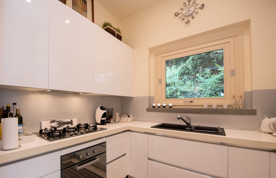 Luxury Villa | Private kitchen | Full-size fridge, oven, dishwasher, coffee/tea maker