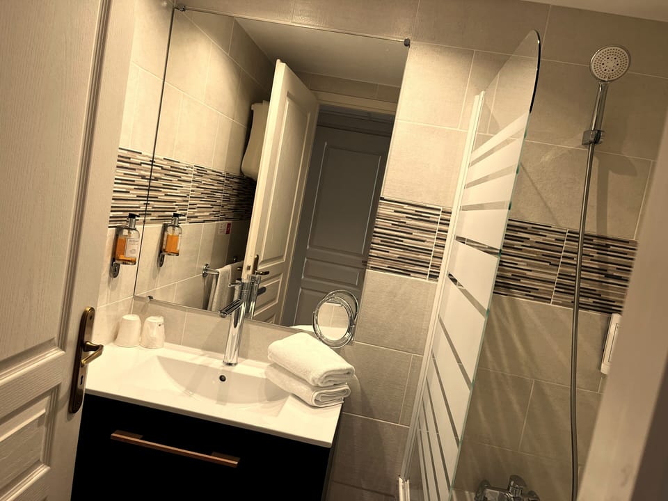 Superior Double Room | Bathroom | Free toiletries, hair dryer, towels, soap