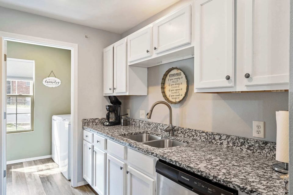 Condo, Multiple Beds, Balcony, Mountain View (Honey Hole) | Interior