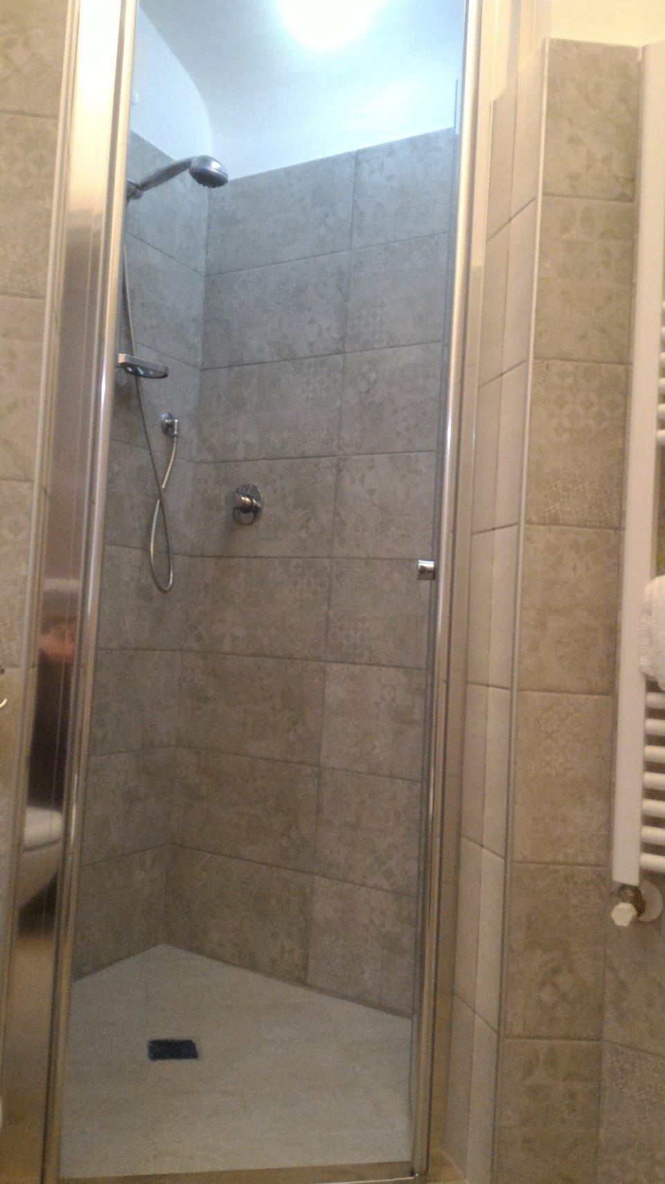 Family Townhome | Bathroom | Shower, rainfall showerhead, free toiletries, hair dryer