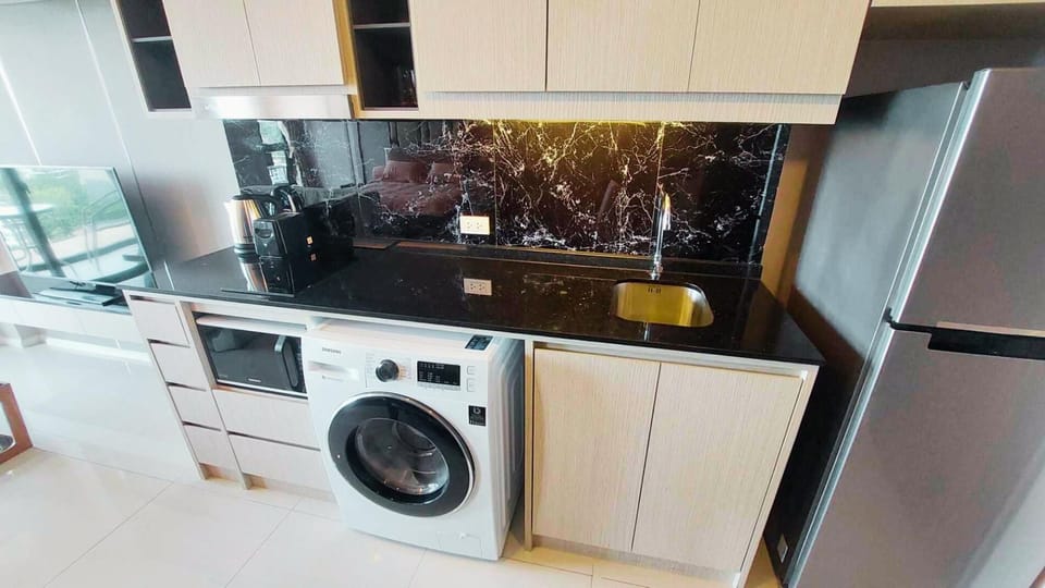 Deluxe Apartment | Private kitchen | Toaster