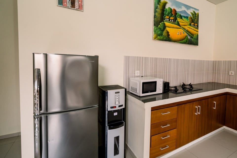 Family Villa | Private kitchen | Fridge, microwave, oven, electric kettle