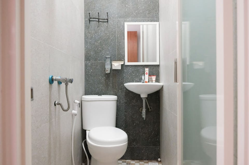 Shower, towels, soap, shampoo