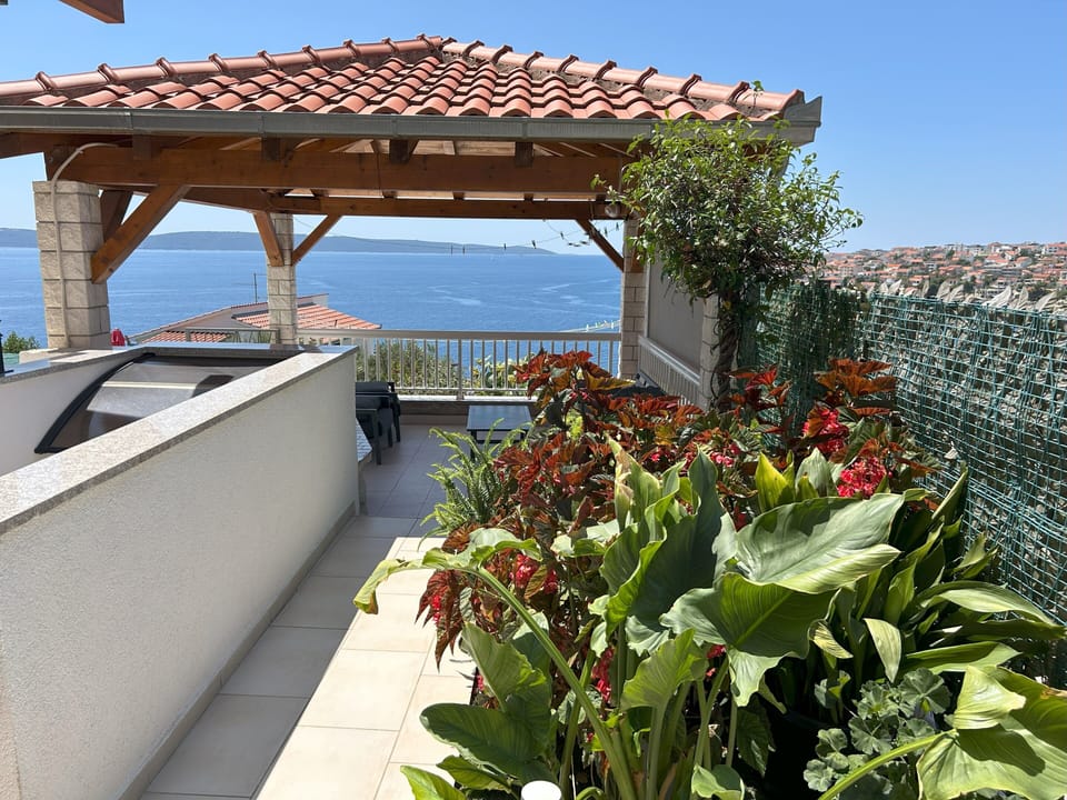 Apartment, 2 Bedrooms, Smoking, Patio | Garden