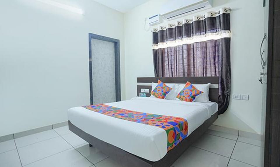 Deluxe Room | Egyptian cotton sheets, premium bedding, in-room safe, free WiFi