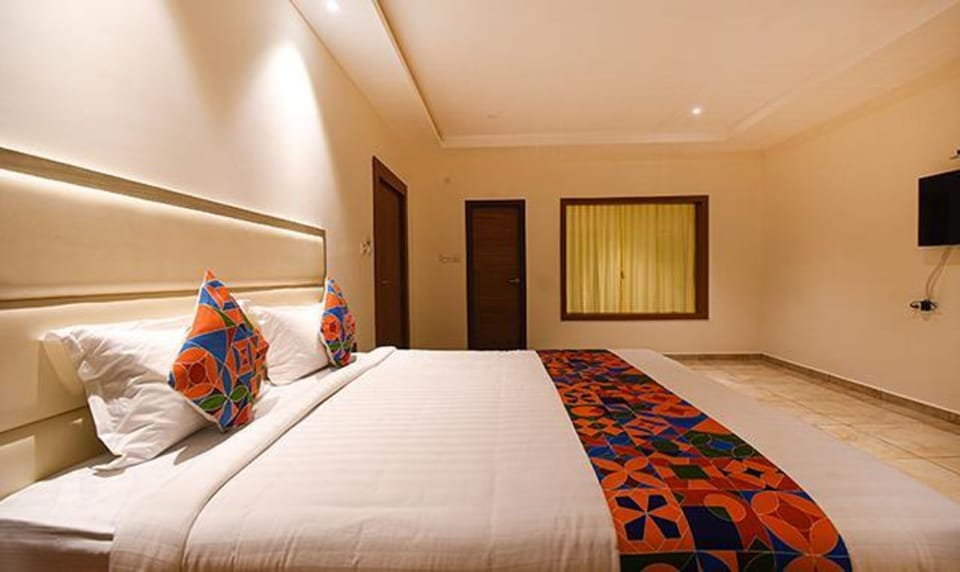 Egyptian cotton sheets, premium bedding, in-room safe, free WiFi