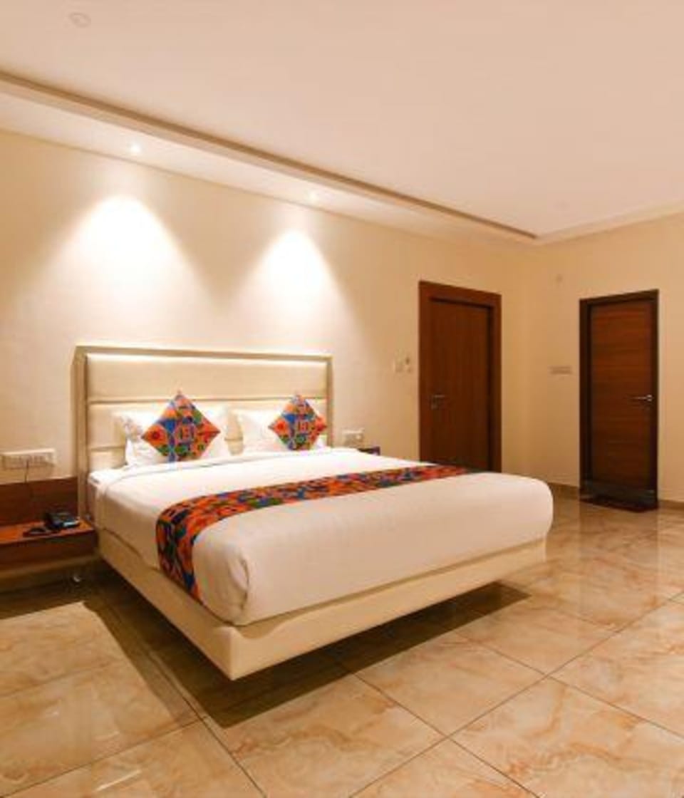 Egyptian cotton sheets, premium bedding, in-room safe, free WiFi
