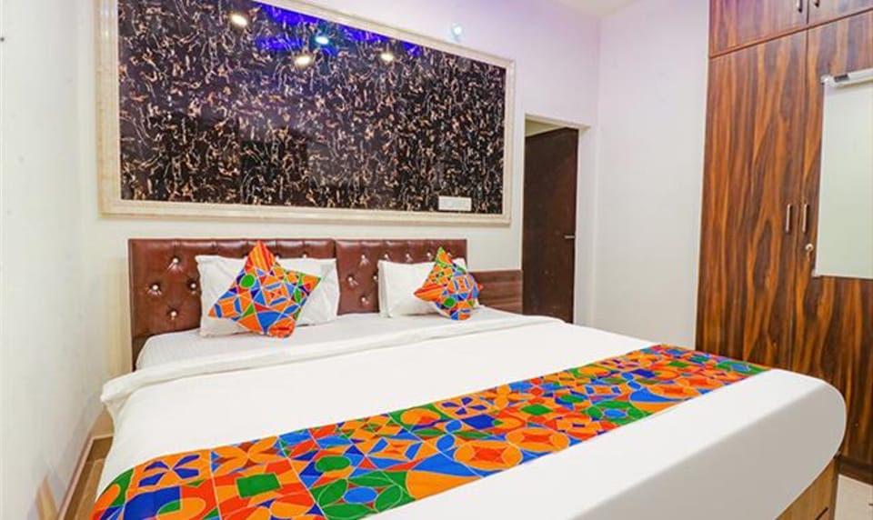 Egyptian cotton sheets, premium bedding, in-room safe, free WiFi