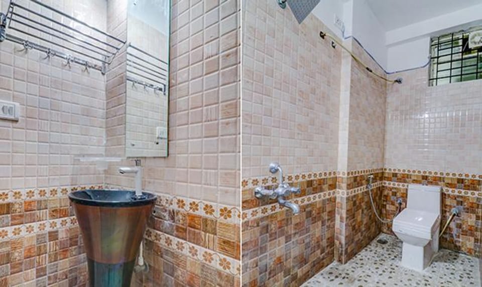 Deluxe Room | Bathroom | Shower, rainfall showerhead, free toiletries, towels