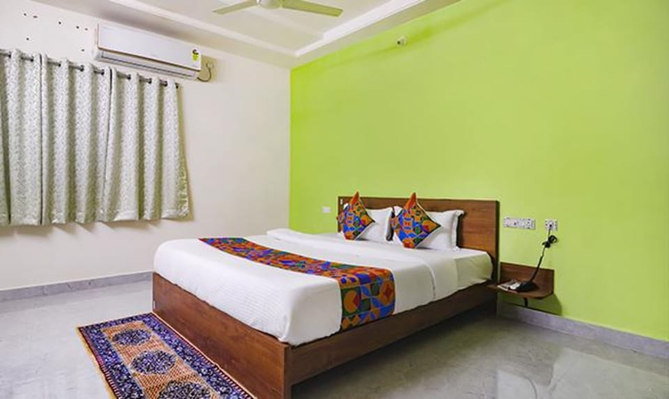 Deluxe Room | Egyptian cotton sheets, premium bedding, in-room safe, free WiFi