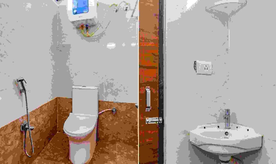 Deluxe Room | Bathroom | Shower, rainfall showerhead, free toiletries, towels