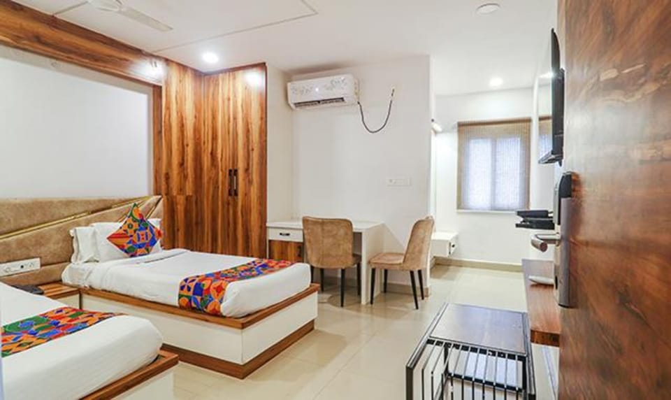Egyptian cotton sheets, premium bedding, in-room safe, free WiFi