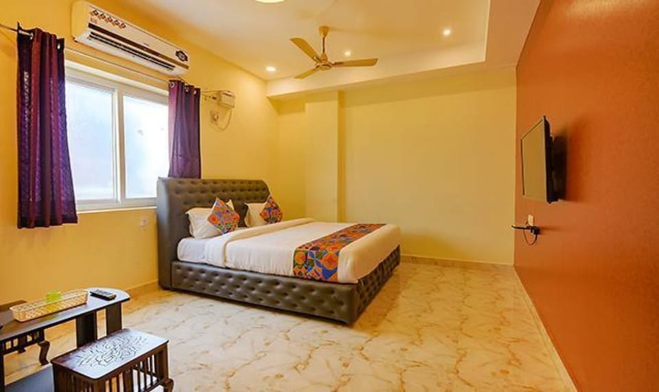 Family Room | Egyptian cotton sheets, premium bedding, in-room safe, free WiFi