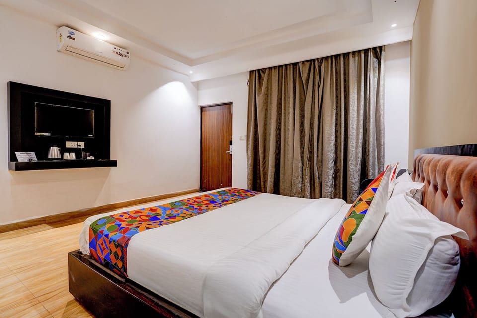 Premium Room | Egyptian cotton sheets, premium bedding, in-room safe, WiFi (free)