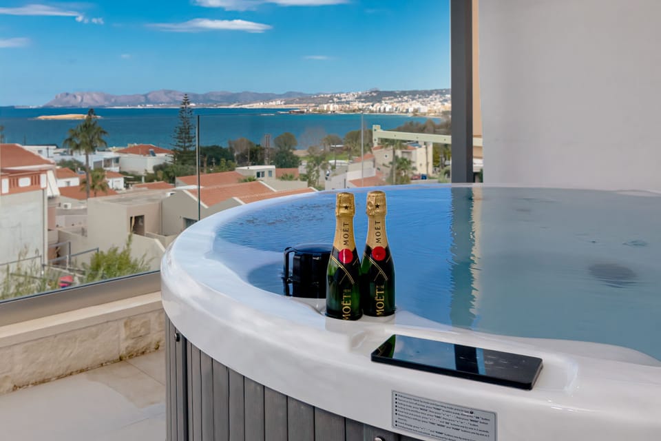 Deluxe Villa, Sea View | Private spa tub