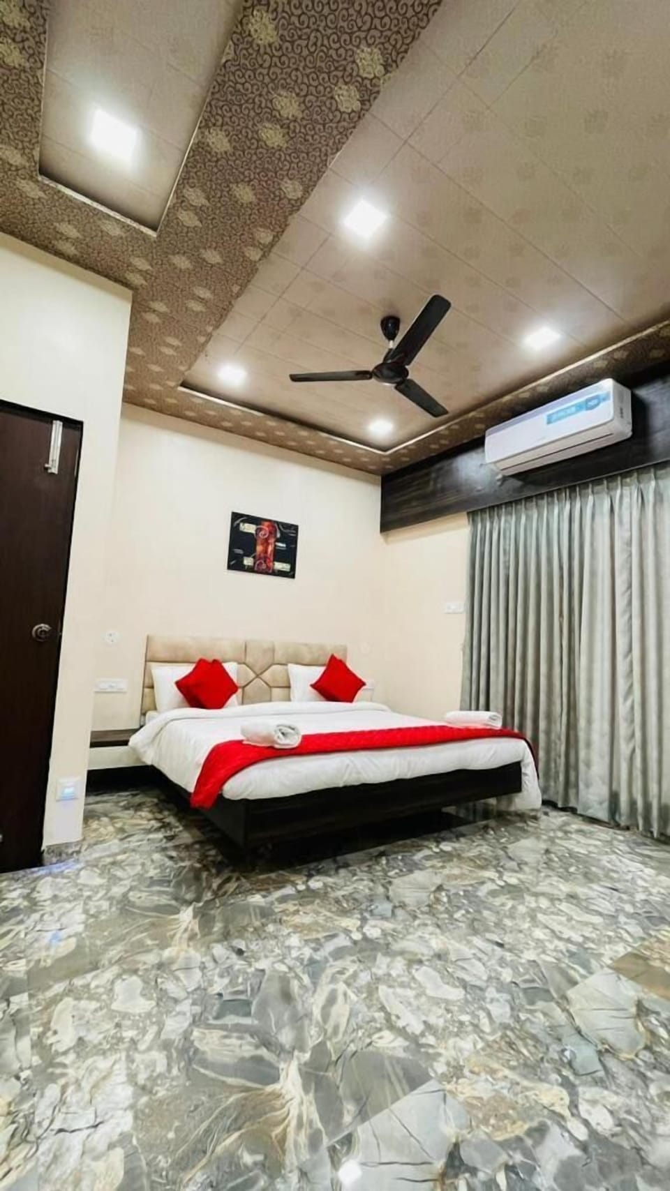 1 bedroom, desk, soundproofing, free WiFi