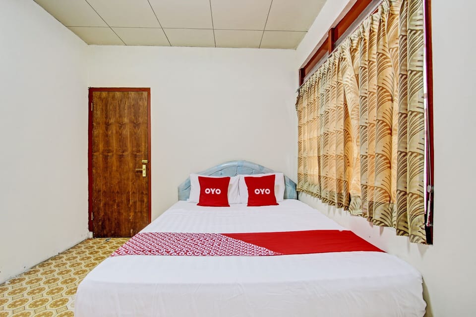 Economy Double Room | Desk, free WiFi, bed sheets