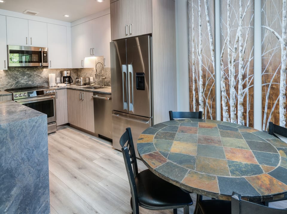 Condo, 1 Bedroom | Dining