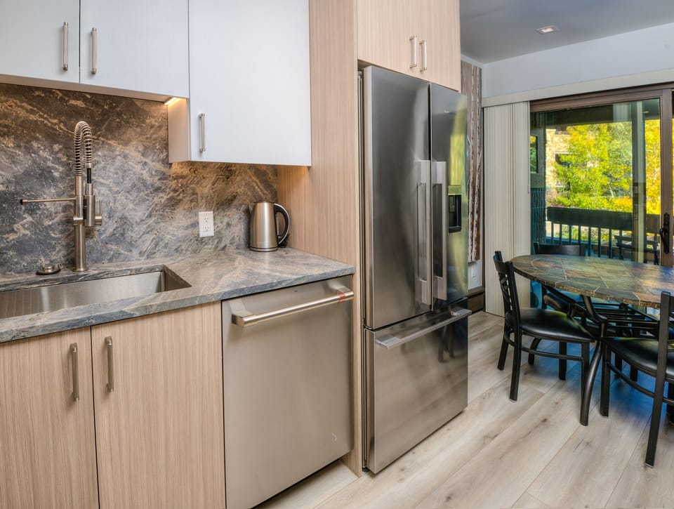 Condo, 1 Bedroom | Private kitchen