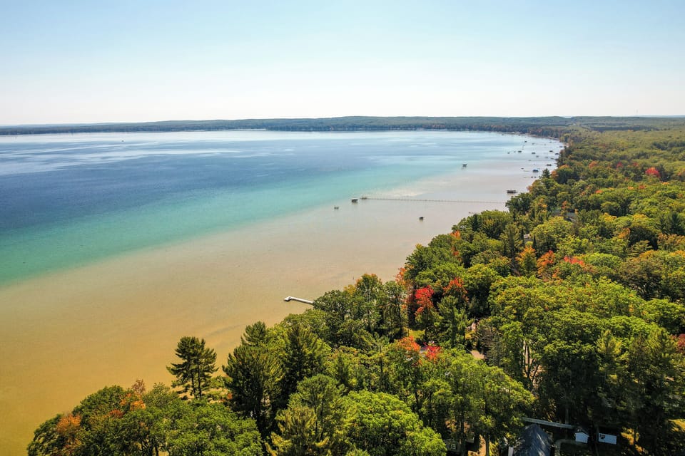 Higgins Lake Cottage w/ Private Fire Pit & Grill! Cottage in Michigan