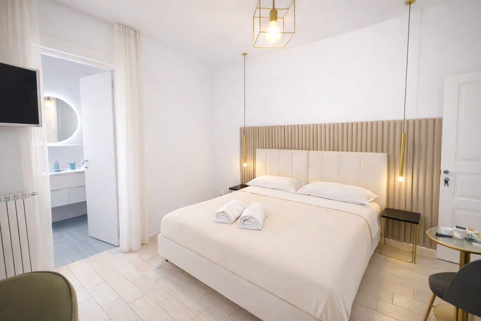 Comfort Double Room | Premium bedding, in-room safe, desk, laptop workspace