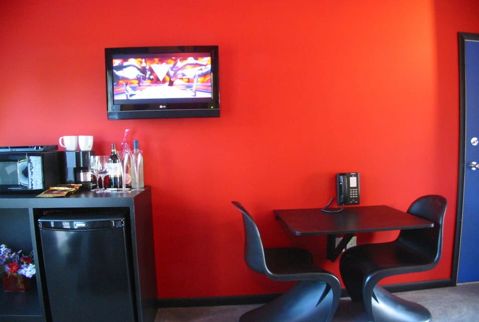 The Partridge Nest | Desk, laptop workspace, soundproofing, free WiFi