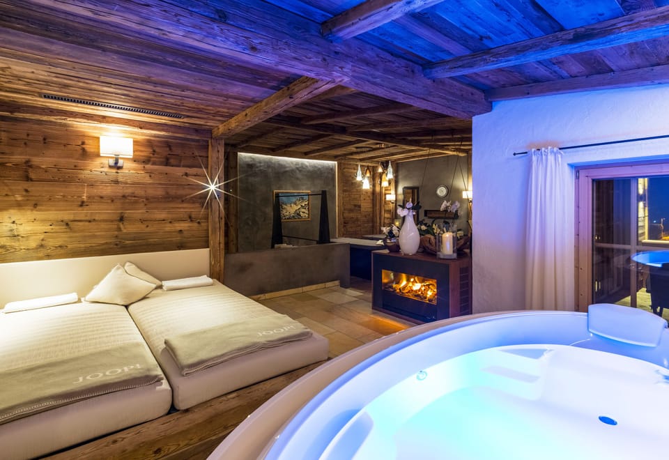 Couples treatment rooms, sauna, hot tub, steam room, Turkish bath