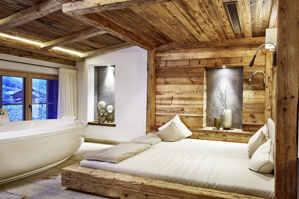 Couples treatment rooms, sauna, hot tub, steam room, Turkish bath