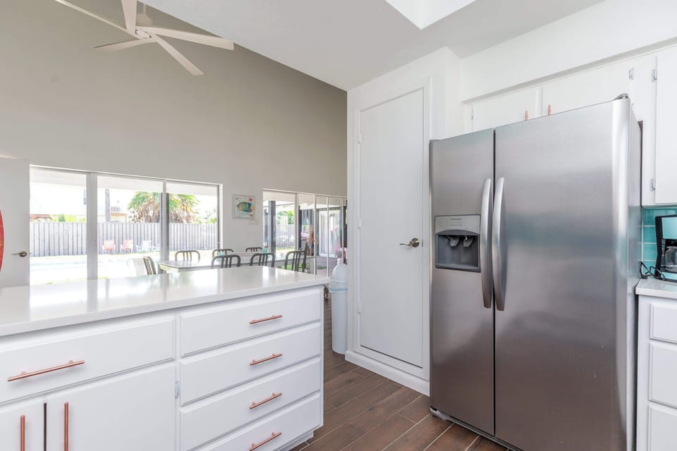 House, Multiple Beds, Pool Access, Pool View (Aqua Surf) | Private kitchen | Fridge, microwave, oven, stovetop