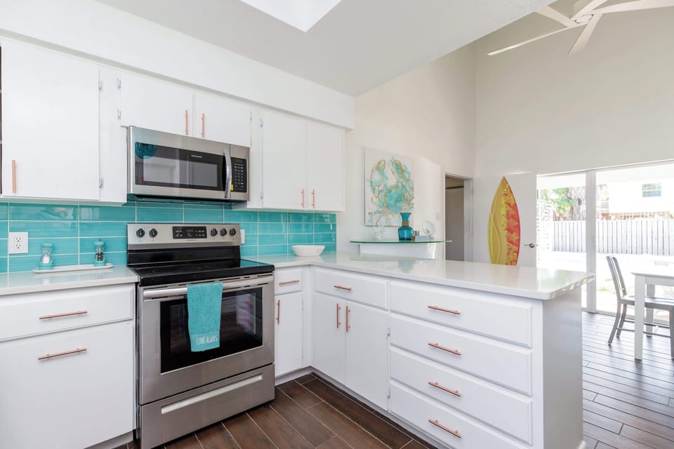 House, Multiple Beds, Pool Access, Pool View (Aqua Surf) | Private kitchen | Fridge, microwave, oven, stovetop