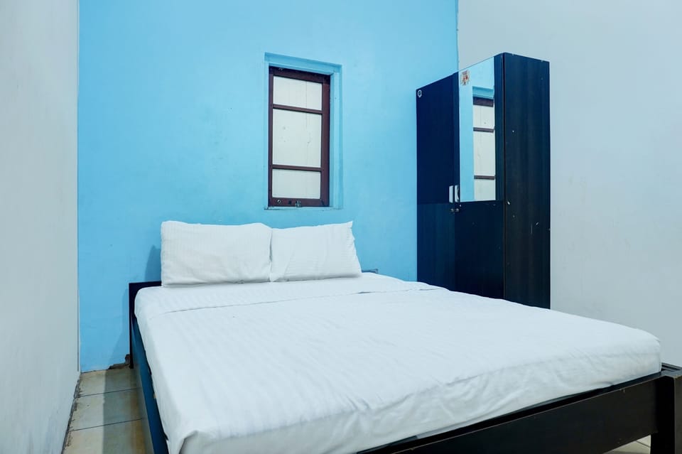 Basic Double Room | Laptop workspace, WiFi (free), bed sheets
