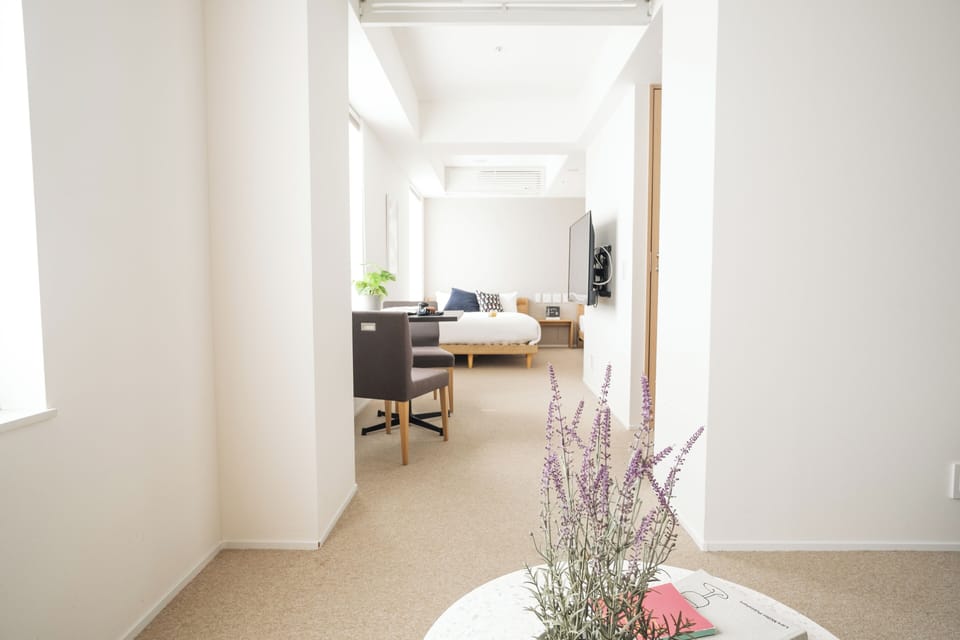 Studio 40 Double (Non smoking) | Pillowtop beds, laptop workspace, blackout drapes, free WiFi