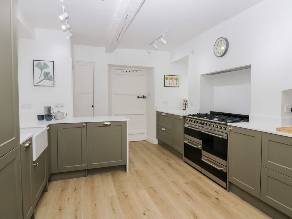 Cottage | Private kitchen | Fridge, dishwasher, electric kettle, toaster