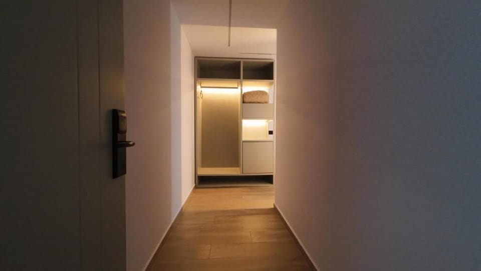 Premium bedding, in-room safe, desk, blackout drapes