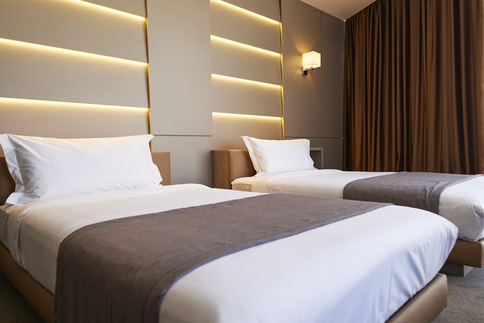Standard Double or Twin Room | In-room safe, desk, blackout drapes, soundproofing