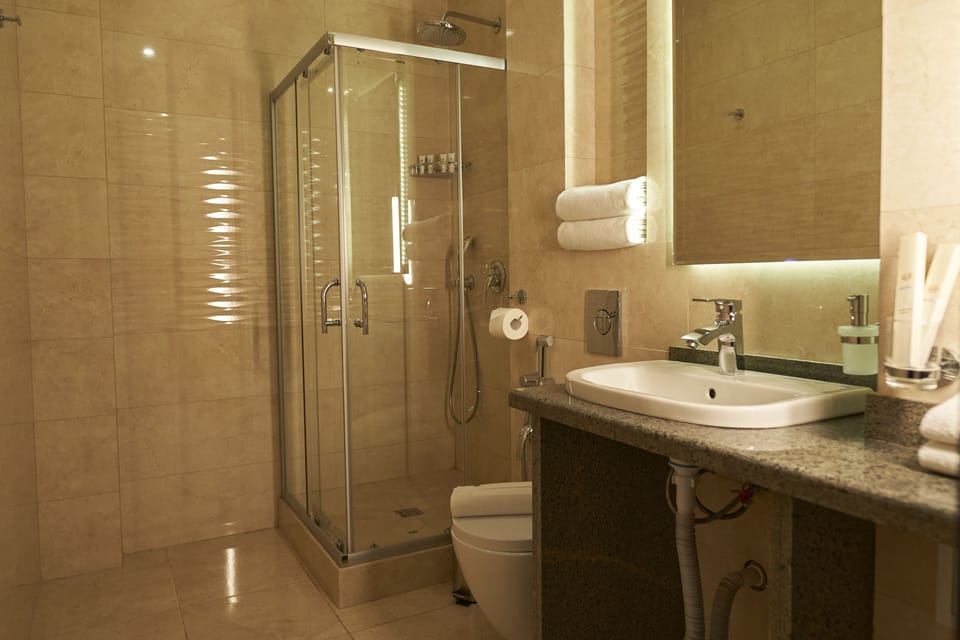Standard Single Room | Bathroom | Slippers, towels