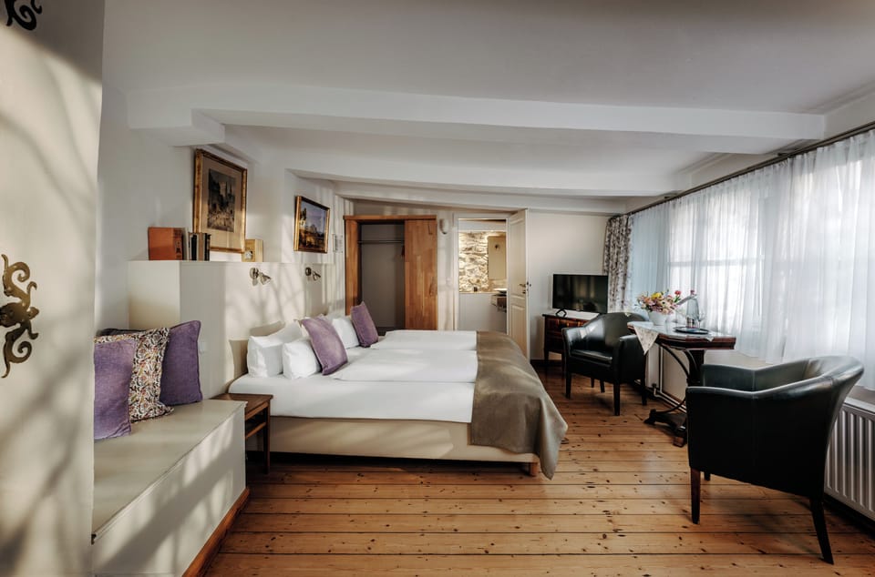 Comfort Double Room | In-room safe, individually decorated, individually furnished, desk