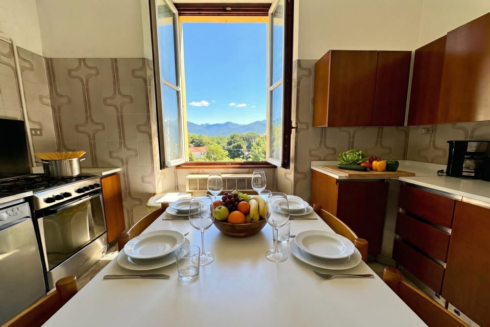 Family Villa, 3 Bedrooms, 2 Bathrooms, Mountainside (Villa near Golf Club Menaggio) | Private kitchen