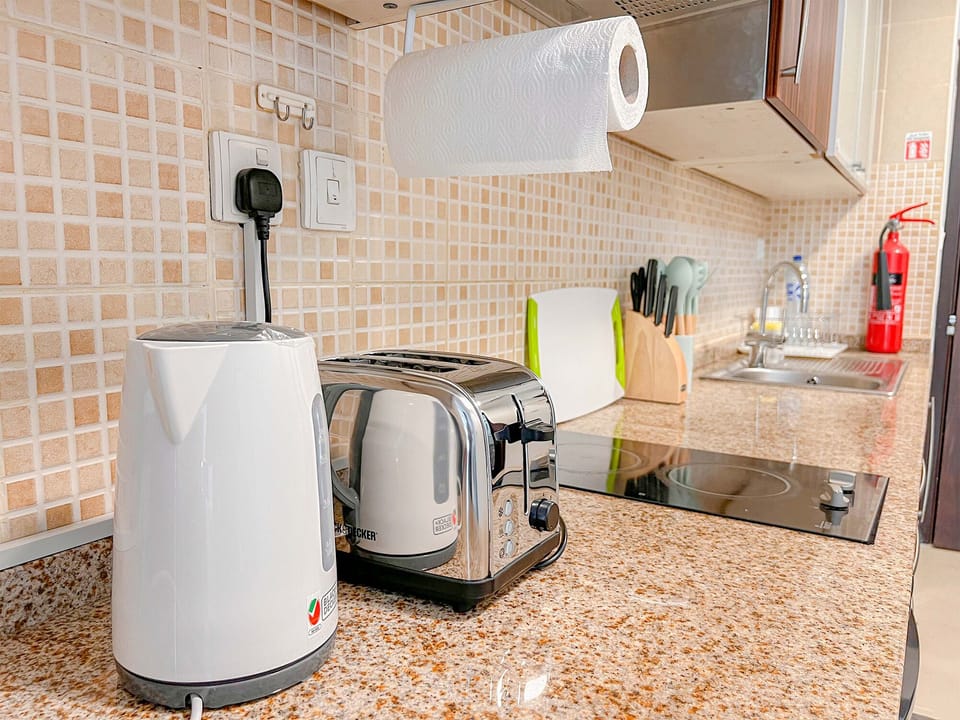 Royal Studio | Private kitchen | Full-size fridge, microwave, oven, coffee/tea maker
