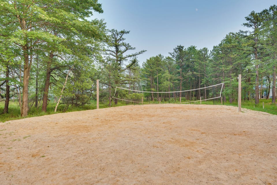 Community Beach Access: Modern Poconos Cabin! Cottage in Kidder Township